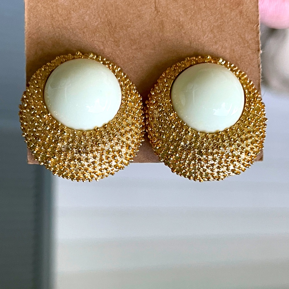 Vintage Trifari Textured Gold Tone and Cream Cabochon Clip-on Earrings